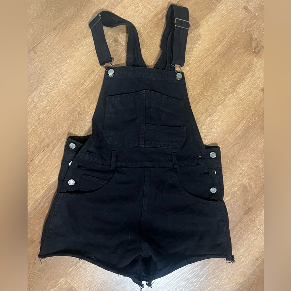 Brandy Melville J. Galt shorts overalls